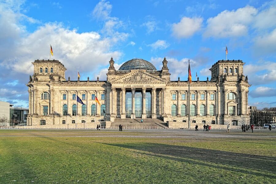 2-H Berlin: Top Sights Guided E-Scooter Tour - Reichstag Views and the Reichstag Fire Explanation