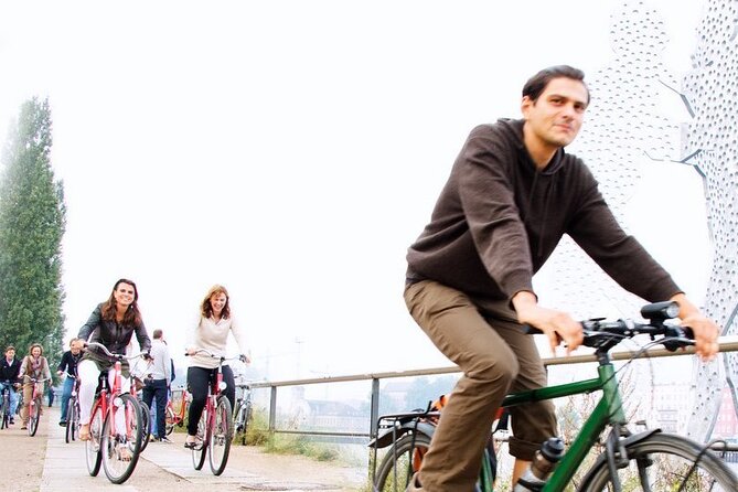 3-Hour Private Berlin Bike Tour: Vibes of Berlin - Landwehrkanal waterfront: a slow spot with market days