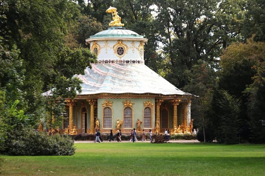 5h Potsdam private tour with Guide, Chauffeur & Photographer - Price and value: $660 for up to 3 people