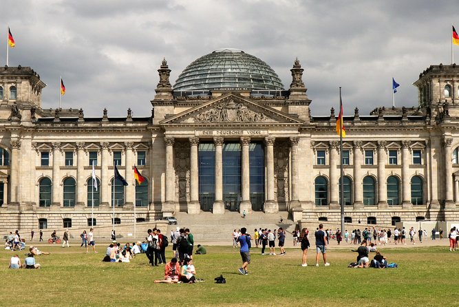 5hours: Guide, Chauffeur & Photographer in Berlin private Tour - Valeri Vasilev: guide, chauffeur, and your on-the-go photographer