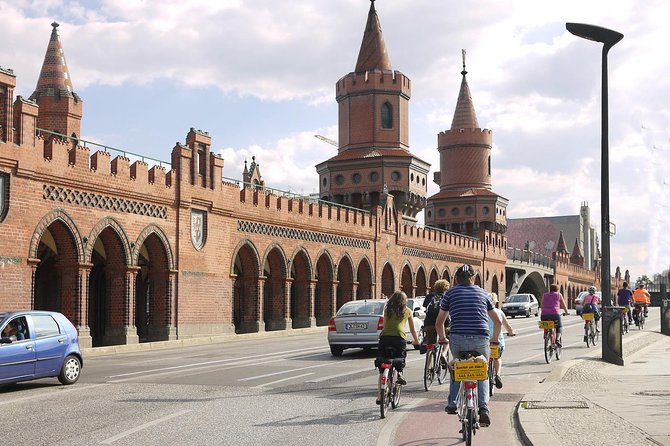 Alternative Berlin Bike Tour - Off the Beaten Tracks in Small Groups - Gorlitzer Park: a reset after street art and steel