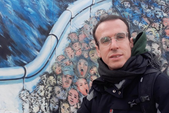 Alternative Berlin Private Tour with Jacob - Graffiti and Squats - Warschauer Straße and Kreuzberg: hanging out zones, murals, and graffiti