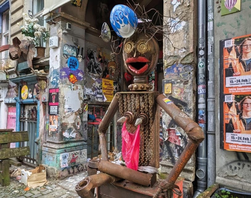 Alternative Berlin / Street art tour - Private group - Why post-Wall Berlin still shapes what you see on the walls