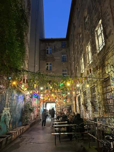 Alternative tour of Berlin in Spanish - Kotti district: punk bars, halal food, and Turkish hip hop roots