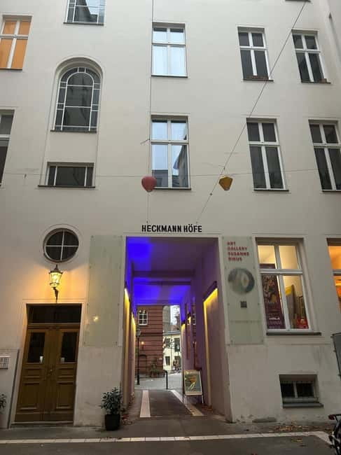 Alternative tour of Berlin in Spanish - Kopi district and Yaam market: punk, anarchism, Marxism, and food