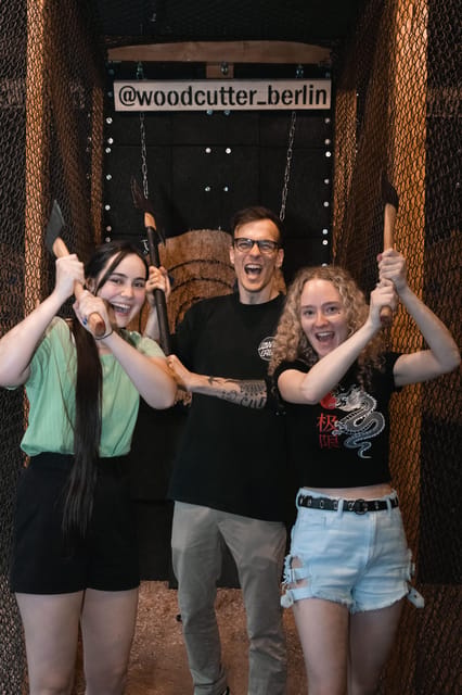 AXE THROWING EXPERIENCE IN BERLIN - Axe Throwing in Central Berlin at WoodCutterBerlin