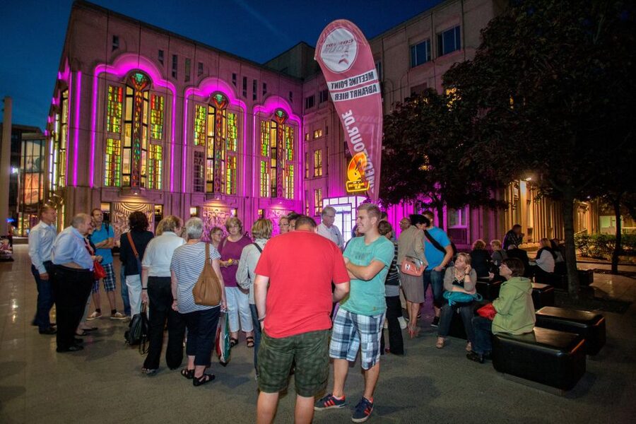 Berlin: 1.5-Hour Comedy Bus Tour in German - The Stories Behind the Jokes: Rotes Rathaus and the Reichstag