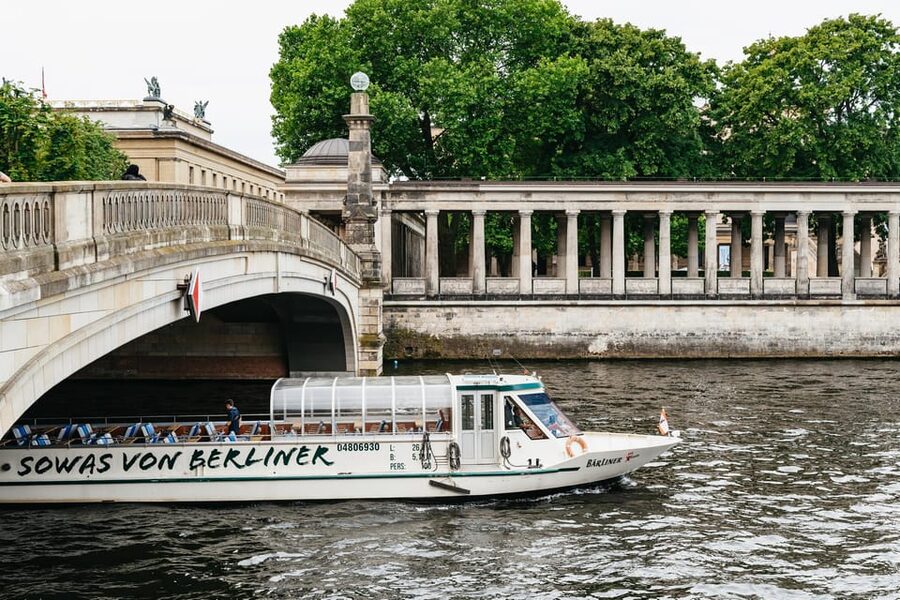 Berlin: 1-Hour City Sightseeing Cruise - Nikolaiviertel and Museum Island: the historic center feels closer