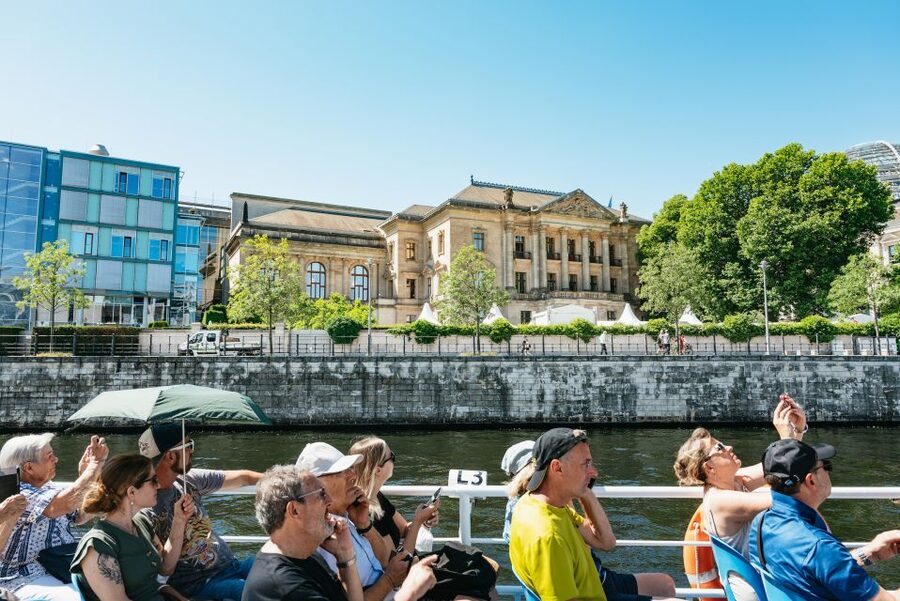 Berlin: 1-Hour City Tour by Boat with Guaranteed Seating - The audio guide: many languages, one big tip about listening