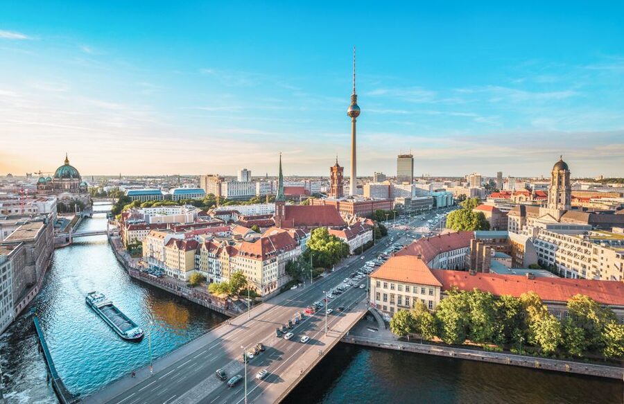 Berlin: 1-Hour Guided Tour of the Historic Center - A 60-minute sprint that still feels like a guided experience