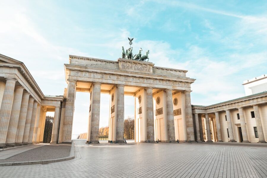 Berlin: 1-Hour Guided Tour of the Historic Center - Brandenburg Gate and Pariser Platz: getting oriented fast