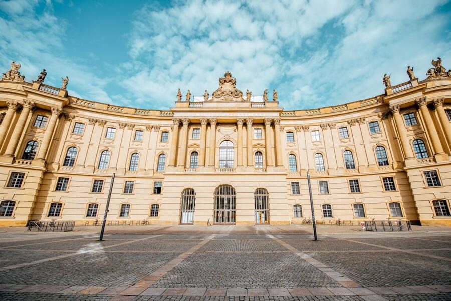Berlin: 1-Hour Guided Tour of the Historic Center - Meeting at Hotel Adlon: start time and what to look for