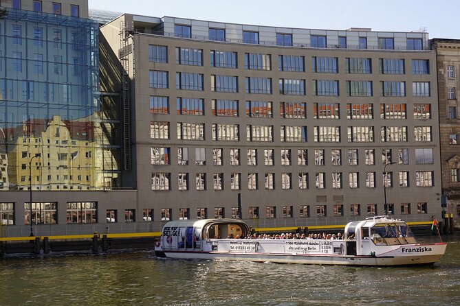 Berlin: 1-hr Boat Tour with Bilingual Live Guide (DE/EN) - Drinks and bar service: yes, it costs extra