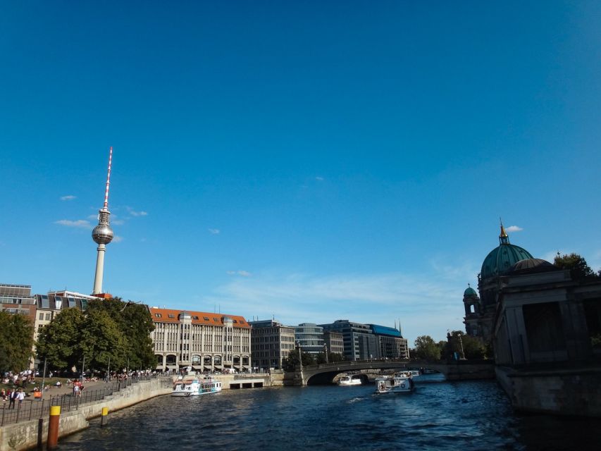 Berlin: 2.5-Hour East Side Boat Cruise with Commentary - Mühlendamm Lock and Oberbaum Bridge: The Two Scenic Set Pieces