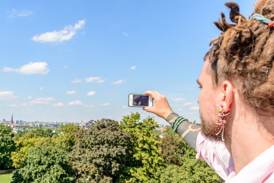 Berlin: 2.5-Hour Walking Tour through Kreuzberg 61 - Sixtusgarten and the park-to-parks transition