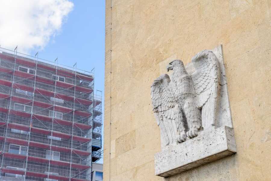 Berlin: 2.5-Hour Walking Tour through Kreuzberg 61 - Sarottihöfen and Fachwerkhof: architecture stops that teach your eye