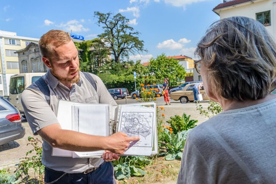 Berlin: 2.5-Hour Walking Tour through Kreuzberg 61 - Bergmannstraße and Chamissoplatz: where the neighborhood feels like itself