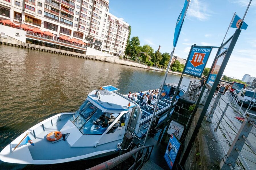 Berlin: 3.25-Hour Spree & Landwehrkanal Boat Tour - Seats, weather, and comfort during 195 minutes on the water