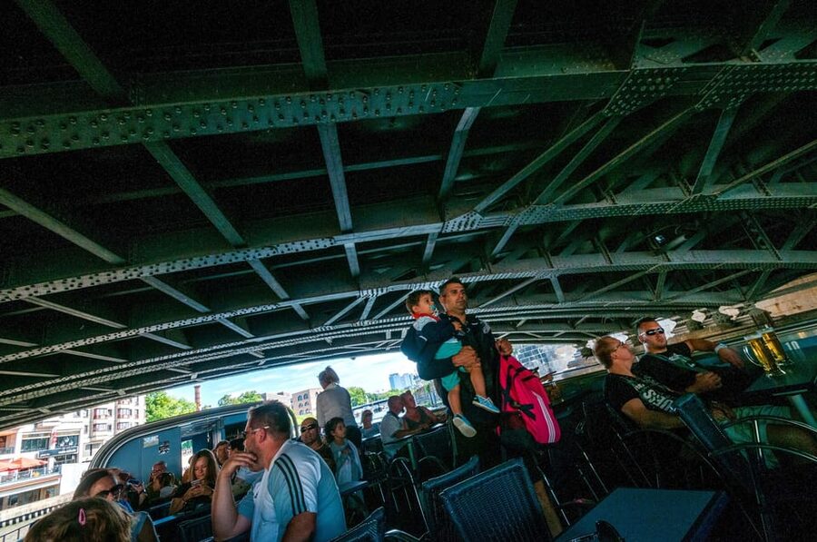 Berlin: 3.25-Hour Spree & Landwehrkanal Boat Tour - Food and drinks on board: a simple upgrade to make it feel like more than a tour