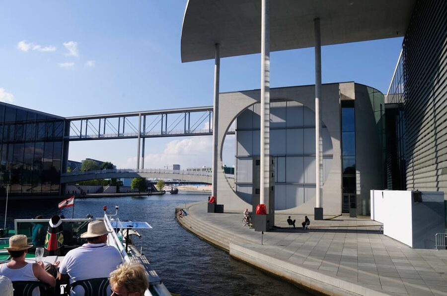 Berlin: 3.5-Hour Sightseeing Cruise on the Spree River - The city center from the water: Bellevue to the Federal Chancellery