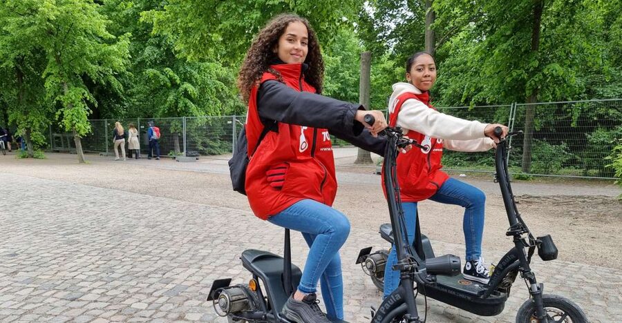 Berlin: 3-H VIP Private E-Scooter Highlights Tour - East-West Berlin: crossing the old divide on two wheels