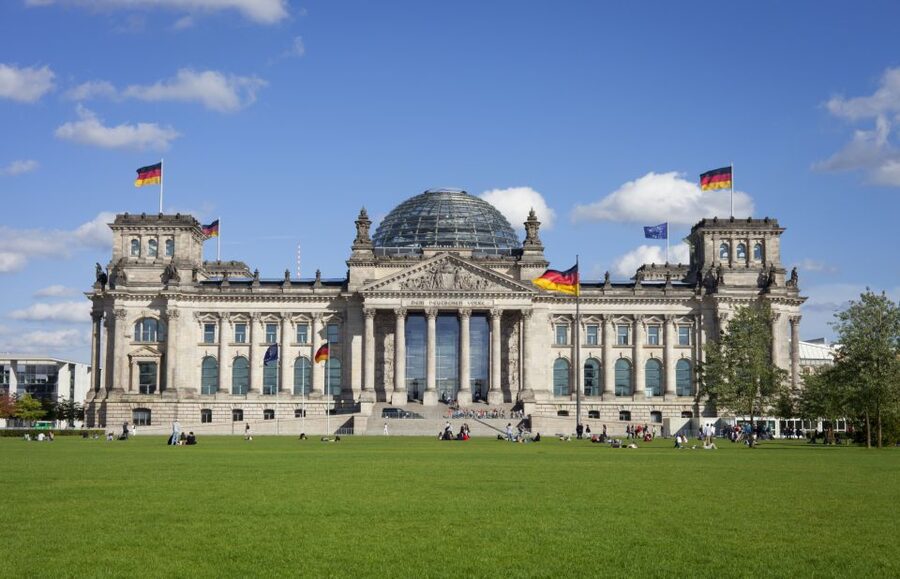 Berlin: 3-H VIP Private E-Scooter Highlights Tour - Reichstag and the story behind the Reichstag fire