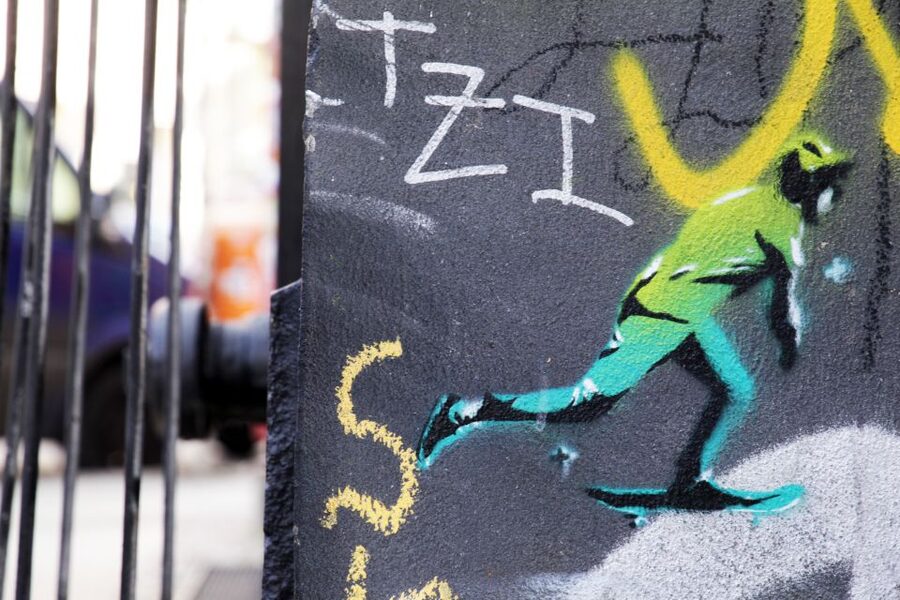 Berlin: 3-Hour Street Art Tour - Getting around and what to pack for Berlin street art weather