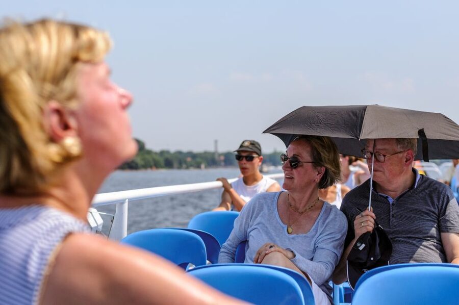 Berlin: 3-Hour World Heritage Cruise to Potsdam - From Kladow to Pfaueninsel: the opening stretch that sets the mood