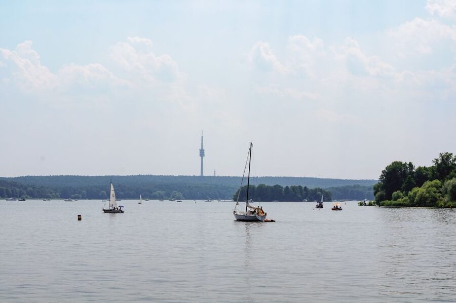 Berlin: 3-Hour World Heritage Cruise to Potsdam - Glienicke Bridge: the moment you slow down without meaning to