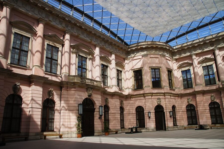 Berlin: 4-Hour Guided Highlights Tour in Spanish - Spanish Guides, Real Pacing, and That Extra Half Hour to Reset