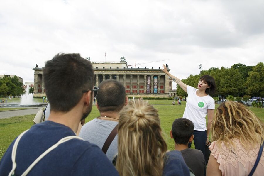 Berlin: 4-Hour Guided Highlights Tour in Spanish - Museum Island and the Berliner Dom: UNESCO Setting Without the Museum-Stress
