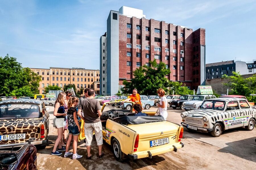Berlin: 75-minute Trabi Safari - Best Times to Do It: Use 75 Minutes Like a First-Day Tool
