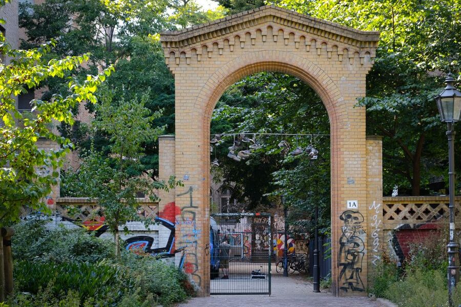 Berlin: Alternative Berlin Walking Tour - Finishing in Friedrichshain and using the last hour well