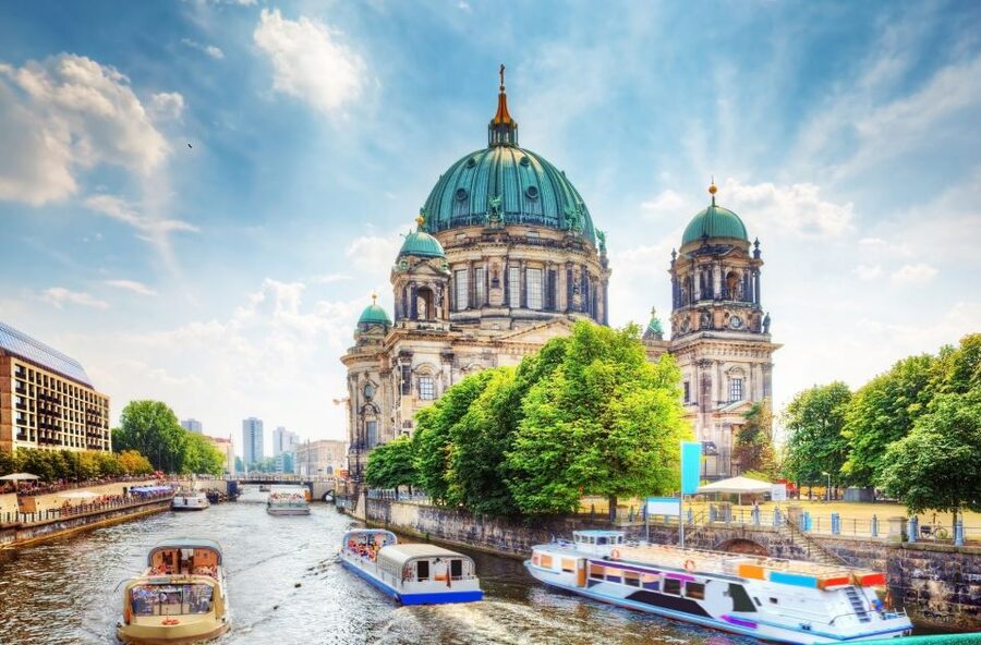 Berlin and Hamburg: Shore Excursion Tour Package - Berlin From Warnemünde: Brandenburg Gate, Reichstag, Berlin Wall, Checkpoint Charlie