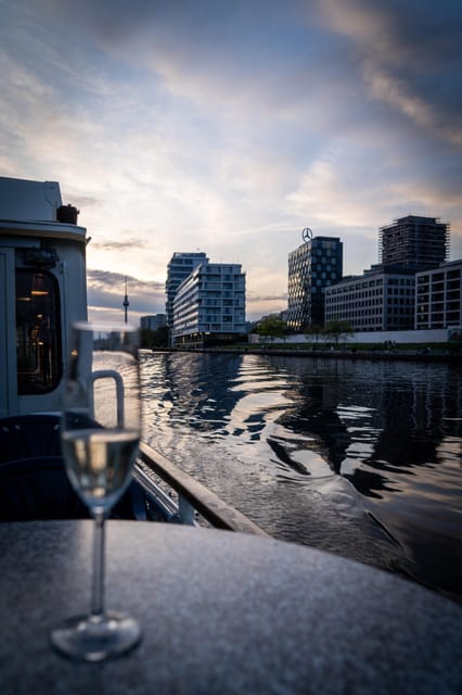 Berlin: Audrey Ahoi! Spree cruise with drag queen (HOL) - Getting on MS Audrey at Holsteiner Ufer (and Why It Matters)