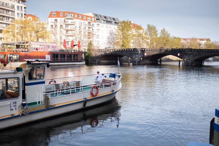 Berlin: Audrey Ahoi! Spree cruise with drag queen (HOL) - City Palace Jokes, Nikolai Waves, and the Fun Part of Being Specific