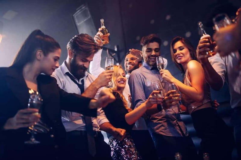 Berlin Bachelor(ette) Party with Night PubCrawl - The meeting point: welcome schnapps and getting your group in sync