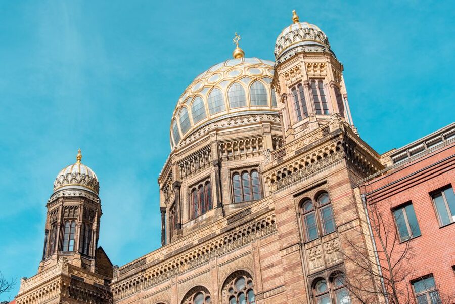 Berlin: Backyards of Berlin 2-Hour Tour - Jewish History and Urban Planning, Without the Lecture Feeling