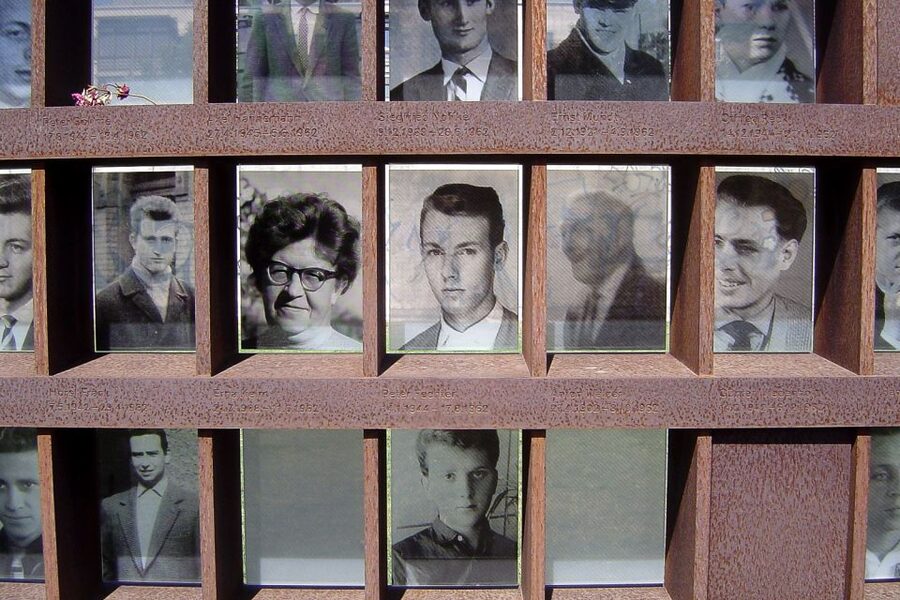 Berlin: Berlin Wall and the Cold War Walking Tour - Escape Attempts and the Price of Trying