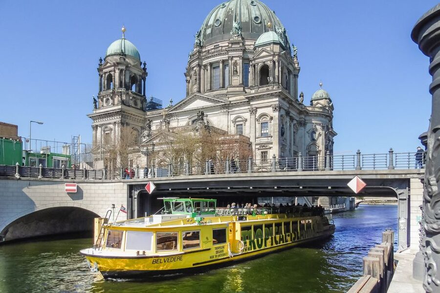 Berlin: Big Bus Hop-On Hop-Off Sightseeing Tour & Currywurst - The 48-hour upgrade: currywurst plus guided walks that actually add meaning