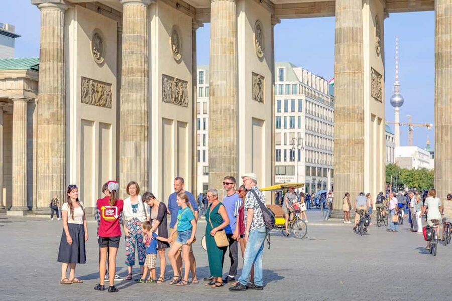 Berlin: Big Bus Hop-On Hop-Off Sightseeing Tour & Currywurst - Getting comfortable: boarding, bus flow, and how to avoid the common headaches