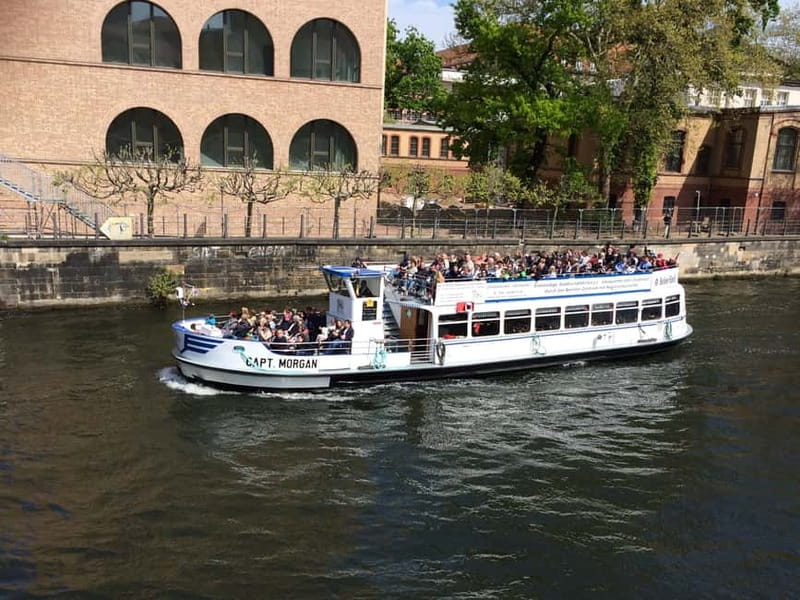 Berlin: Boat Sightseeing Cruise with Audioguide - Getting to the Domaquarée dock and finding your boat fast