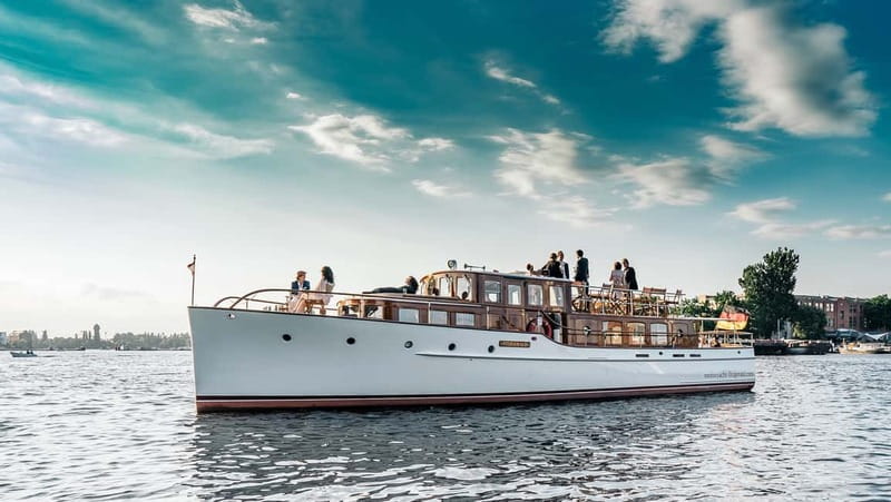 Berlin: Boat Sightseeing Tour on Electric Motor Yacht - Electric yacht comfort with Berlin’s top sights right at the rail