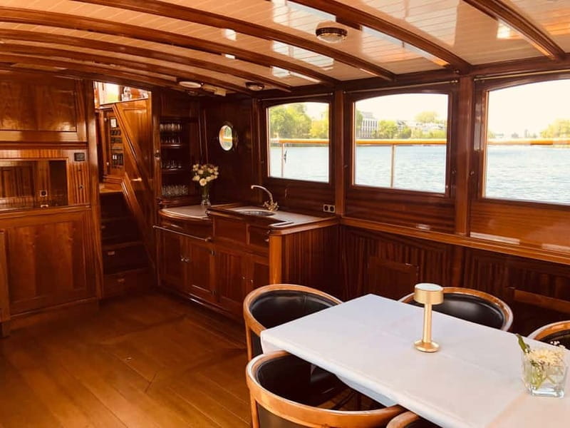 Berlin: Boat Sightseeing Tour on Electric Motor Yacht - Onboard service: drinks, snacks, and the relaxed VIP vibe