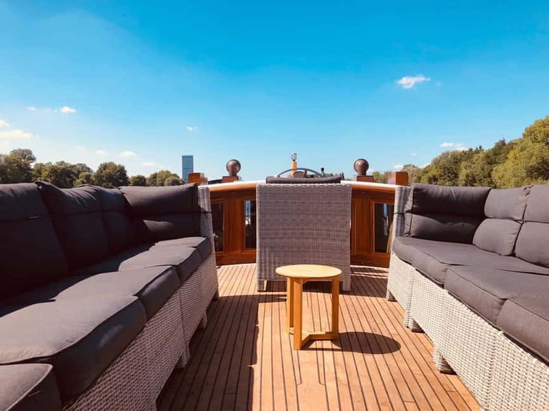 Berlin: Boat Sightseeing Tour on Electric Motor Yacht - Photo and timing tips for the Reichstag to Bellevue Palace run
