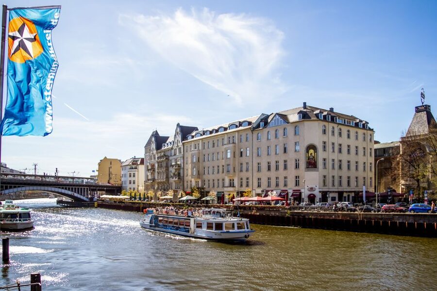 Berlin: Boat Tour Along the River Spree - Audio guide reality: language choice, earbuds, and no live guide