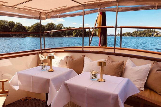 Berlin Boot Sightseeing Tour on Electric Private Yacht - Electric yacht style on the Fitzgerald: what makes it special