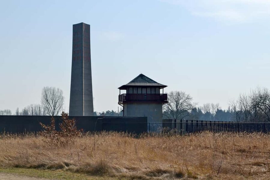 Berlin: Bus Tour to Sachsenhausen, East Side Gallery, & Berlin Story Bunker - What to Bring (and What to Expect) for a Cold, Serious Day