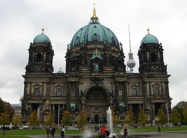 Berlin By Night by Private Minivan Highlights and Taylor made - Key Points That Make This Night Tour Worth It