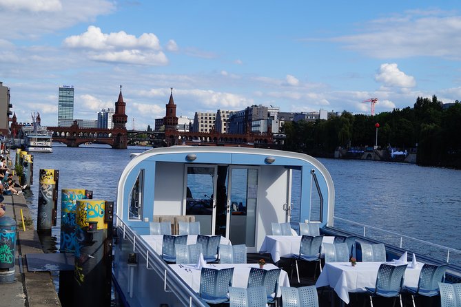 Berlin Capital 4-Course Sunset Dinner Cruise Including Drinks - The Spree route: Parliament, Museum Island, and the TV Tower